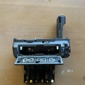 Bg-e7 Canon Battery Grip For Eos 7d Good #3