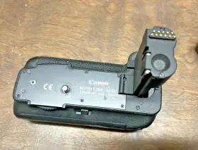 Eg-b2 Canon Package Deal Cannon Battery Grip And Compact Power Adaptor Ca-ps 400
