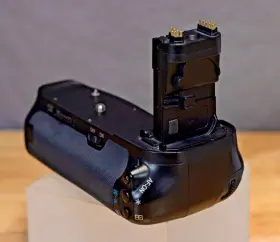Mk-60d Meike Multi-power Battery Grip For Canon 60d #3
