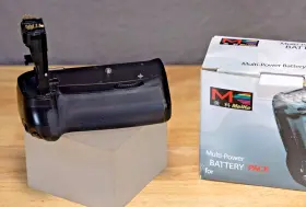 Mk-60d Meike Multi-power Battery Grip For Canon 60d