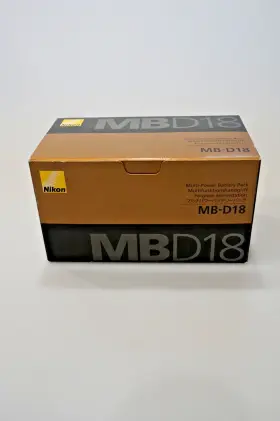 4026163 Nikon Mb-d18 New In Box