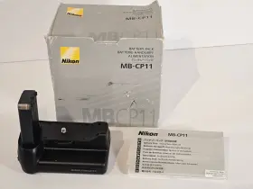 Mb-cp11 Nikon Battery Grip For Coolpix 8800 W Shutter Release And Zoom Buttons