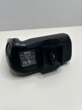 Mb-d100 Nikon Battery Pack For D100 Dslr Digital Slr Camera Untested