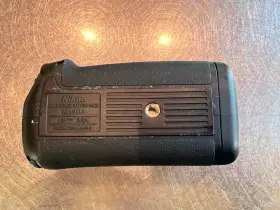 Ms-d11en Nikon Mb-d11 Battery Pack With #3