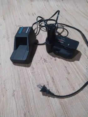 Olympus B-20l B-hld-10 And Pc Battery Holder Charger