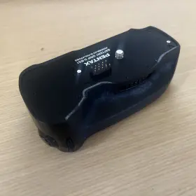 D-bg1 Pentax Battery Grip For Ist-d Camera. Takes Aa Or Lithium Batteries