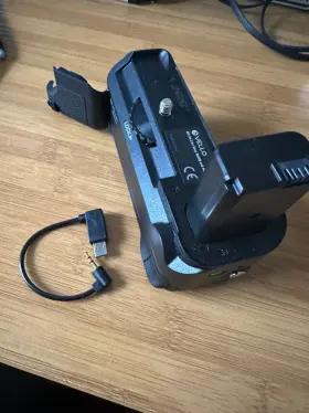 Bg-s4-2 Vello A6400 Battery Grip For Sony Alpha A6100/a6300/a6400 Series Cameras