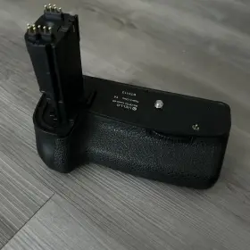 Bg-c8 Vello Battery Grip For Canon Eos 6d Dslr Film Camera - Used