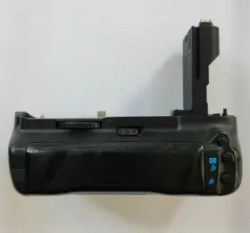 Ze-cbg7d Zeikos Battery Grip For Canon Eos 7d