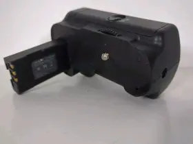 Ze-nbg5000 Zeikos Multi-power Battery Pack For Nikon D5000