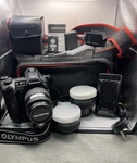 Olympus E-1 Professional Dslr + 14-45MM HLD-2 Grip VF-KL2/KL3 Full Kit. Fixed Price $542.19.