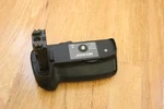 Neewer Battery Grip BG-E20 For Canon 5D Mark Iv With Two Batteries. Fixed Price $45.00.